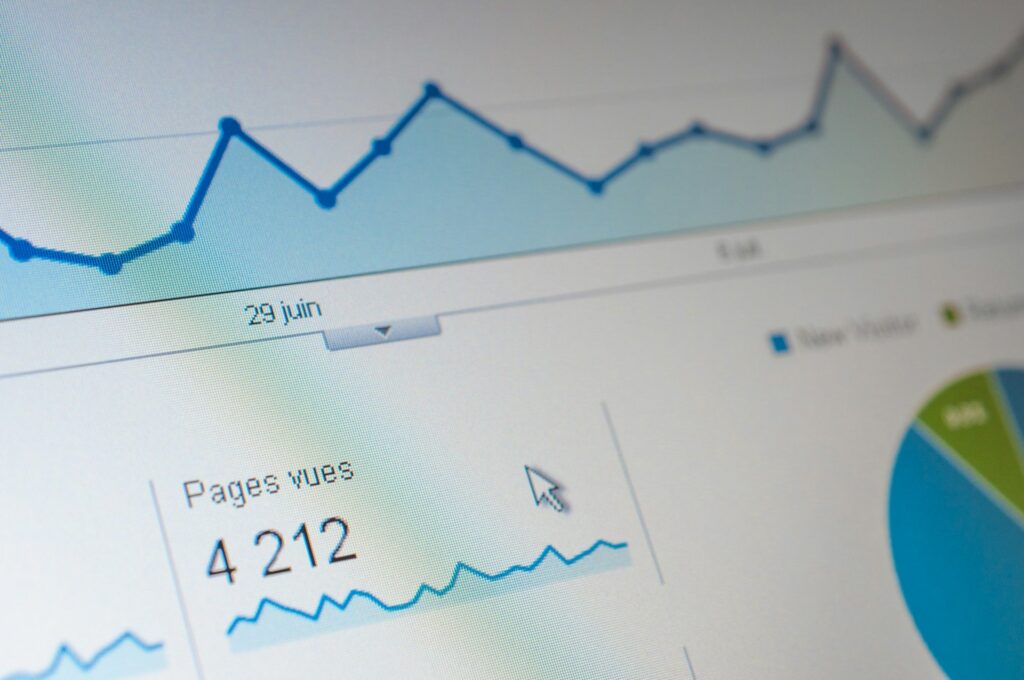 layar komputer yang menunjukkan statistik kunjungan website