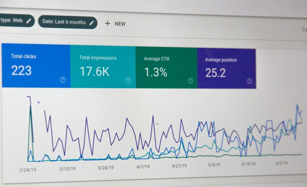 layar komputer menunjukkan performa SEO suatu website