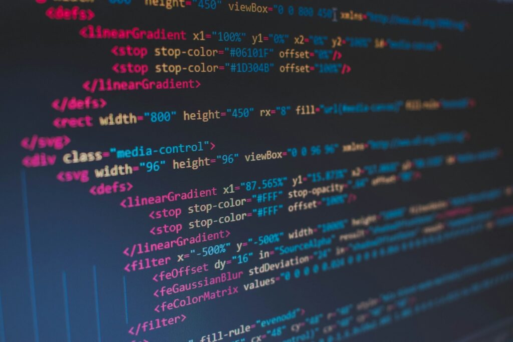 barisan kode html di layar komputer