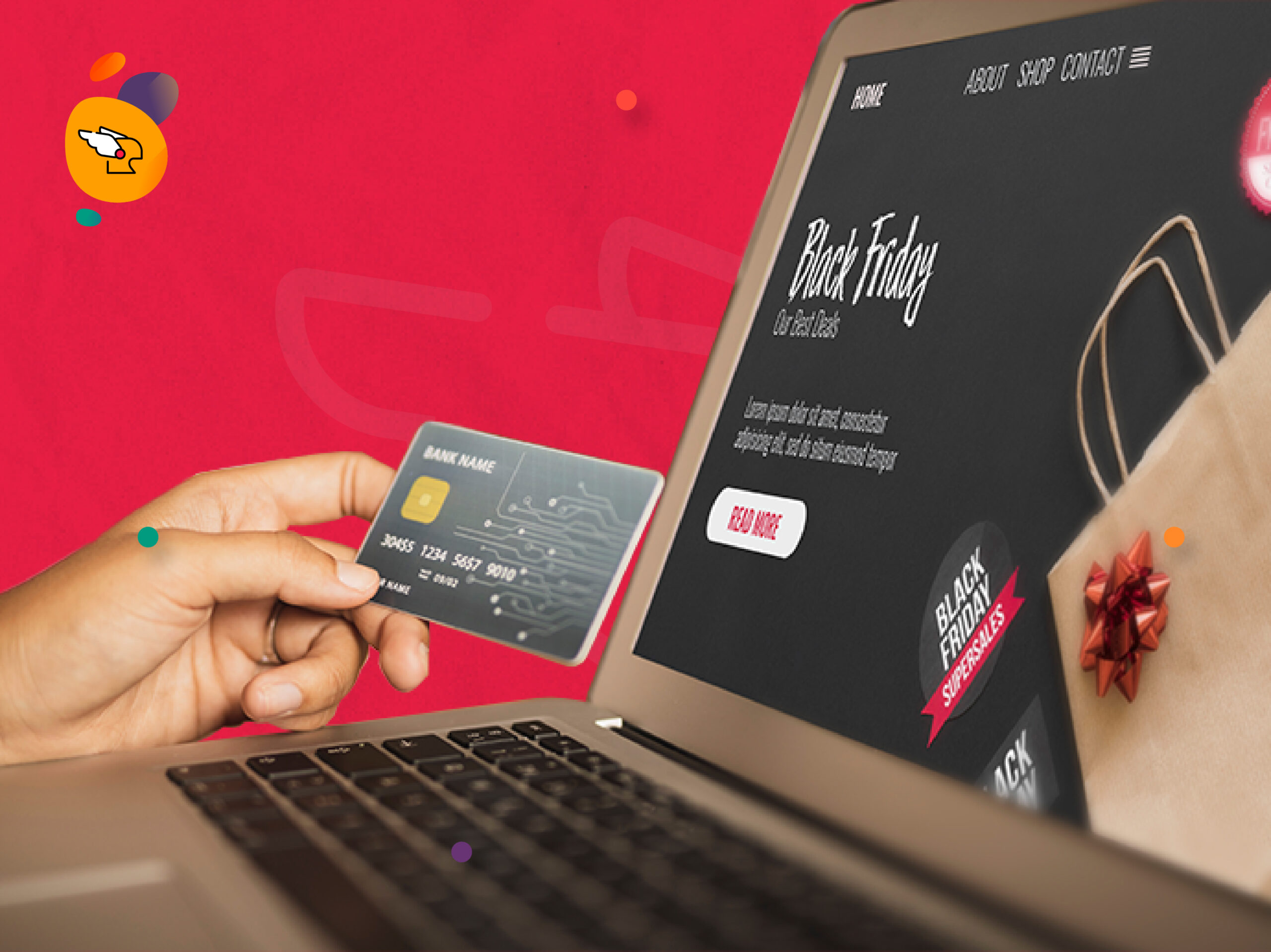 Seseorang sedang memegang kartu kredit di depan laptop yang menampilkan halaman web belanja online bertema "Black Friday".